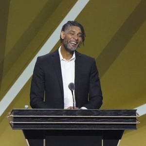 加拿大28-铁林：人们认为邓肯沉默寡言但并非如此 他只是在媒体面前话少